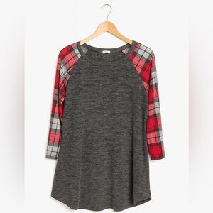 Egy Women’s size medium gray and red plaid long sleeved tunic dress.